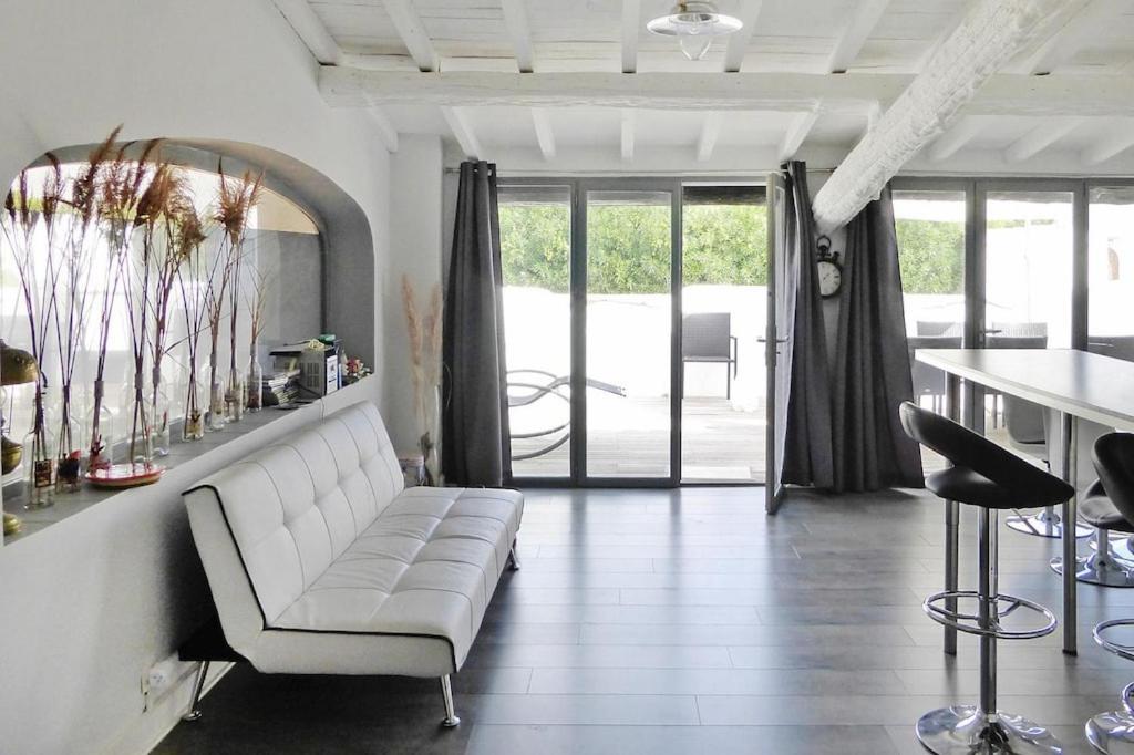 Holiday Home With Shared Pool Saintes-Maries-de-la-Mer Exterior photo